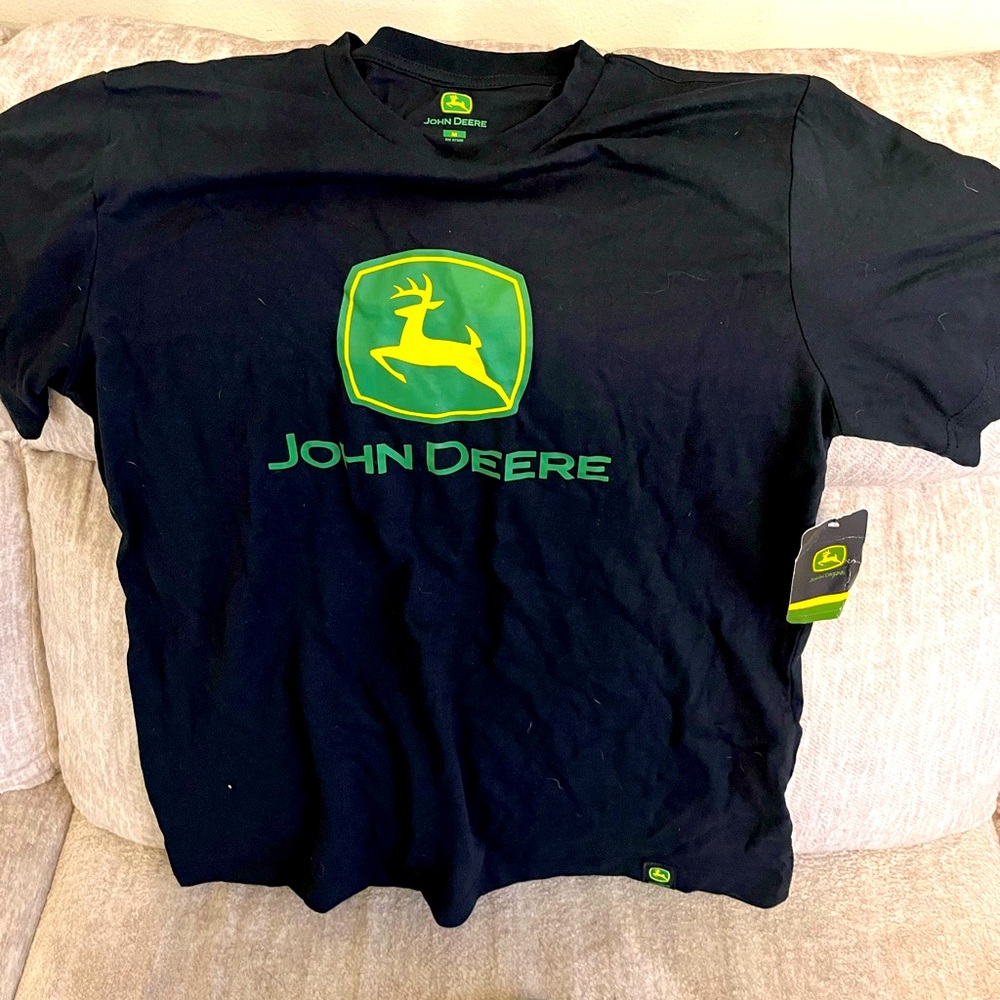 Men’s Medium John Deere Short Sleeve T-Shirt - Brand New